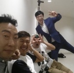 하하에프앤시 | 박명수, 하하·정형돈과 인증샷...FNC와 전속계약한 유재석도 동참 '눈길'