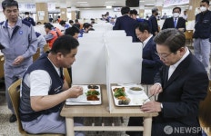 지엠만민구내식당 | 한국지엠 구내식당에서 점심식사하는 이재명