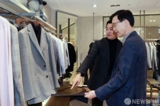 (주)나모코리아 신현규 | 코리아세일페스타 행사 현장 둘러보는 방문규 장관