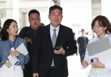 변호사노소라법률사무소 | 환하게 웃는 노소영 측 법률대리인