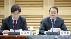 MBC 청문회 촉구 긴급 토론회 참석한 권영세-권성동