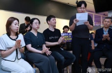 행사에서 발언하는 홈플러스 입점점주
