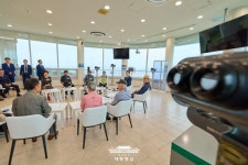 강화평화전망대에서 실향민 만난 이재명 대통령