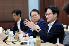 전장포부녀회협동조합 | 김정관 산업부 장관, 車부품업체 '엠넥스' 찾아간 이유