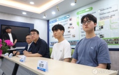 (주)엘에스씨푸드 서울국제고등학교 | 서울과학고등학교에서 열린 국제 SCI 논문게재 관련 인터뷰