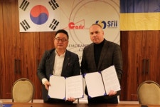 (주)호텔카리스스페로 | 카리스, 1억달러 투자 본계약 체결…"우크라이나에 PVC가드레일 공장 신축"