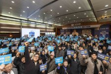 제이제이빈수원지사 | "수원의 미래, 세계에서 답 찾았다"…이재준 출판기념회에 5000명 인파, 경기도지사 후보군 총출동