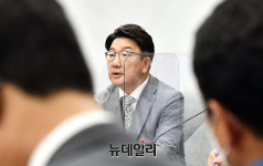원전커머스김제제일 | "탈원전 앞장선 김제남 씨가 원자력안전재단 이사장… 뻐꾸기냐?"