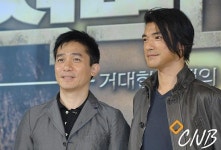 포토타임 갖는 두 주연배우