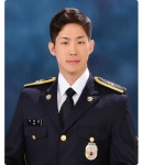 목포해양경찰서 이재현 순경, 사고 차량에서 60대 남성 구조
