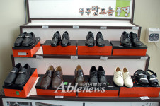 명품수제화 만드는 청각장애인들의 일터