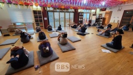 라마스떼서산요가원 | '요가'로 심신이 하나된 대불련 제주동문회..."나마스떼"