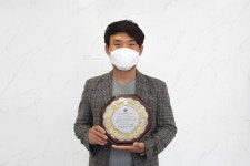 온정에프엔비동인물산점 | 이기영 기영에프앤비 대표, ‘2021 올해를 빛낸 인물 대상’ 3년 연속 수상