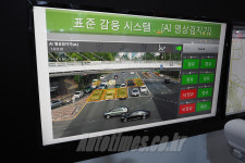 성풍솔레드세종지사 | '바닥 신호등·AI 교차로' 교통안전 신기술 총망라