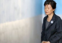 박근혜, 특활비·공천개입 징역 8년… 국정농단 포함 징역 32년