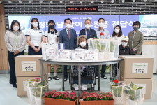 영서고등학교매점 | 영서고 학생들 원주보훈요양원에 후원품 전달