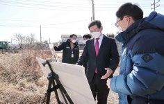 이상일 용인시장, 팜 앤 포레스트·학교급식 지원센터 방문