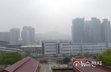 남산 오후엔티 | 10일 오후 곳곳에 비… "미세먼지에 가려진 남산타워"