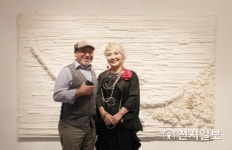 박태식조형연구소 | 한지조형가 로즈박 작가와 전태수 슈즈명장의 '2인 1색'展 열려