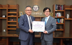 ‘그라찌에’ 카페 김영호 회장, 한신대에 장학금 3천만 원 쾌척