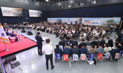 마임진주중부지사 | “진주, 국제도시로 도약... 시민과 함께 만든 성과” 박완수 지사, 진주시민과 상생토크