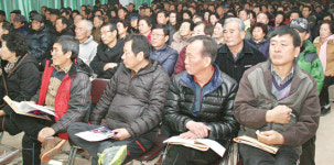 경북 영천 새해 영농교육현장 가보니…“내가 포도왕” 배움 열기 후끈
