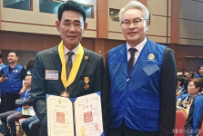 중앙홀탐라스낵 | 제주도의회 박호형 의원, '바르게살기 금장' 수상
