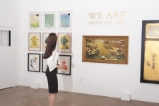 (주)위아트래블러 | 위아트, 제작부터 큐레이터 디스플레이 컨설팅까지 제공