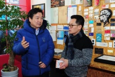 홍종학 장관, 대전 인쇄소공인 특화센터서 일자리안정자금 홍보
