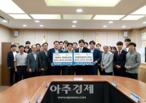 한밭대 역대총학생회장단, 가온컴퍼니 대표 김선광 장학금 기부