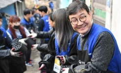동행복권, 어려운 이웃에 연탄 전달 '따뜻한 겨울나기 지원'