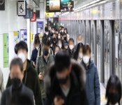 5호선 서대문역내 자판기 | 출근길 5호선 서대문역에서 전철 지연...시민들 불편