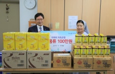 (주)신세계푸드더케이호텔앤리조트 | 더케이저축은행, 성북푸드마켓에 100만원 물품 기부