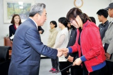 심팩이앤지(주) | 군위군, 심팩장학생 선발 장학금 전달