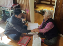 군위군, 홀몸 어르신 ‘설맞이 사랑 나누기’ 실시