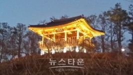 비봉산 체육장 1(향교 체육장)(대봉정) | 진주 비봉산의 랜드마크 '대봉정' 빛으로 밝혀