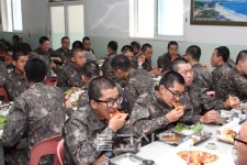 설악파인부대업장 | 신흥사, 피자와 치킨 들고 가 GOP 군장병 격려