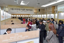 에스디인터내셔날롯데아울렛동주 | 신규 유통채널 일자리 창출↑...롯데월드타워·신세계아울렛 대규모 채용박람회