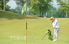 남녀노소 누구나 즐기는 가족형 국민 레포츠 '나비골프'