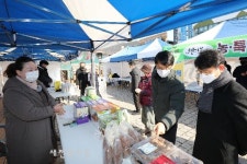 농업회사법인 유한회사 무주반딧불농특산물유통사업단 | 무주군 농·특산물 직거래장터 및 코레일 유통 역사 홍보 판촉 행사