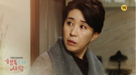 행복을 주는 사람, 소정이 집을 나가는 모습에 이해가 안되어 괴로워 하는 건우