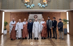해음공방&불교용품 | 여수 향일암·불교기업대표 '천년을세우다' 1000만원 기금