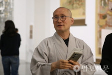 성보마리아쥬주 | 송천 스님, 2024부산비엔날레 '관음 마리아…' 출품 화제