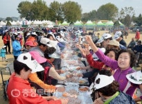 픙기홍삼직판장 | 7만여명 찾은 증평인삼골축제 “심봤다”