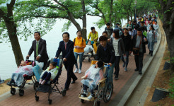 경희학교 학생들 보문호반길 걸으며 힐링