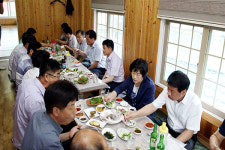 하동군, 수산물 안정성 홍보 '구슬땀'