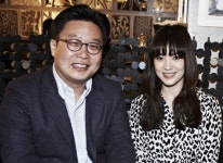송혜교-서경덕, 임시정부청사에 한글안내서 기증