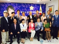 유한철변호사사무소 | 전현희 변호사 사무소 개업식에 참석한 정대철 상임고문