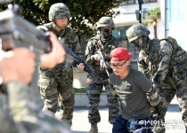 해군진해기지사령부(해군작전사8전단82전대육상훈련대화생방반) | 해군 진해기지사령부, 합동 대테러 훈련 시행
