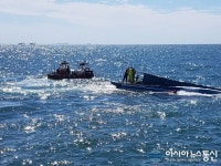 인천 목덕도 인근해상서 어선 1척 전복… 선원 2명 구조